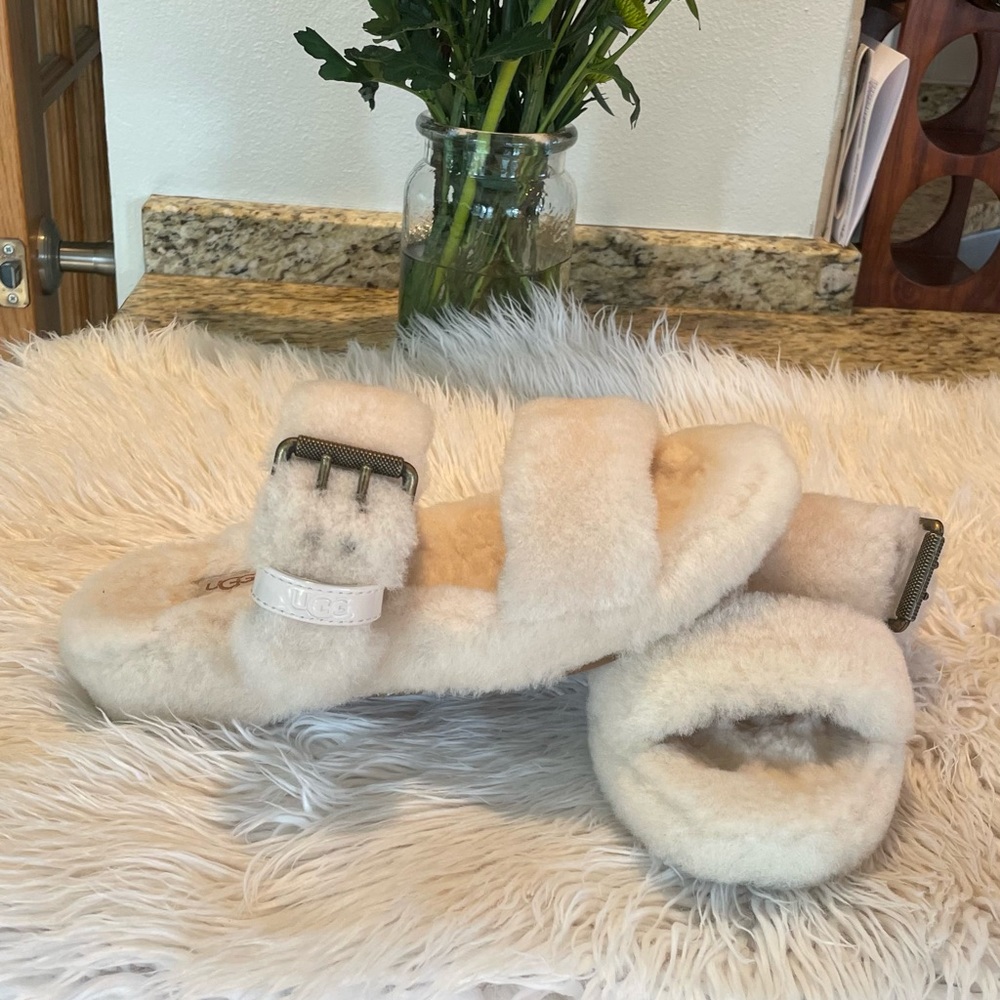 UGG Buckle Slipper
